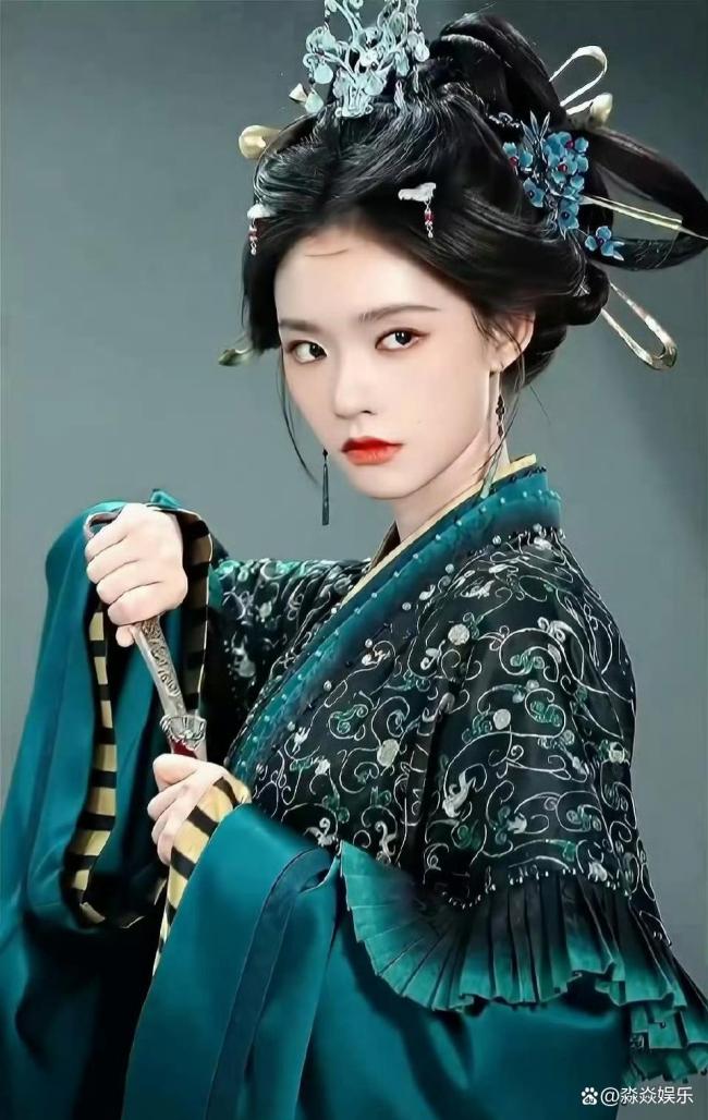 林允 古装仪态 利刃藏柔破茧成凰