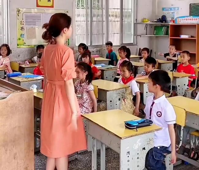 小学生家中自杀离世校长发声 家校责任再引热议