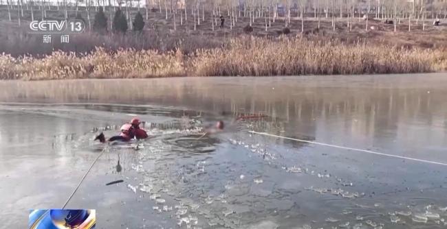 13岁女孩冰窟救人被通报表扬 凡人微光点亮星河