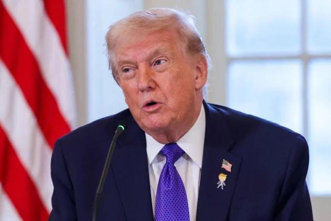 特朗普回应鲍威尔被查 否认与传票有关