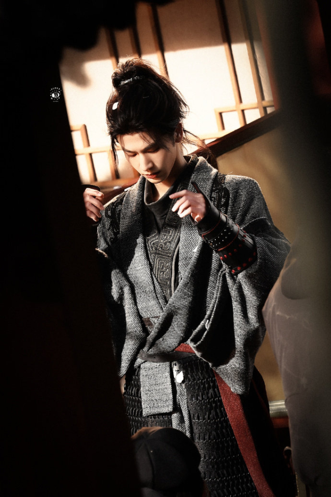 张凌赫归鸾第一场吻戏