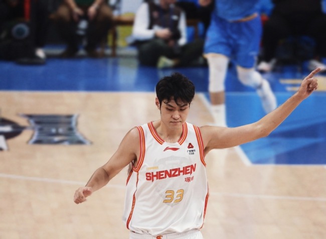 轰25分力压曾凡博！中国男篮21岁2米05新星崛起：郭士强重用他？CBA闪耀新星