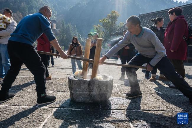 “三九”各地烟火气浓 寒冬里的温暖景象