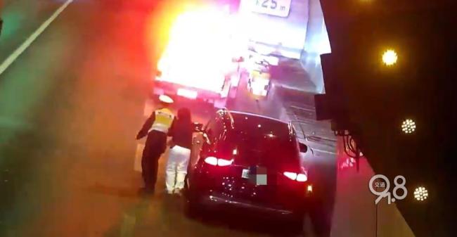 杭州高速上8分钟生命接力 警医联动救危急