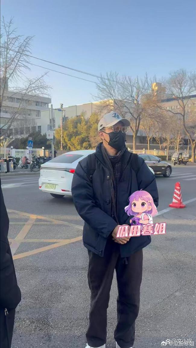 辛柏青现身央视 春晚彩排引关注