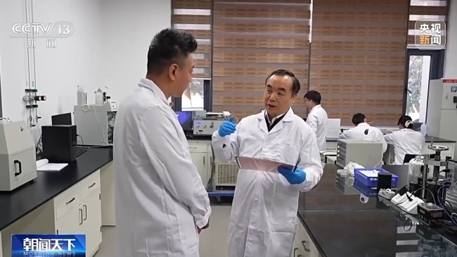 我国科学家成功研发叠层柔性太阳能电池