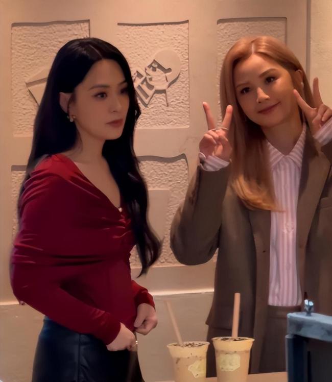 44岁阿娇与43岁阿Sa同框 Twins合体引发“爷青回”热潮