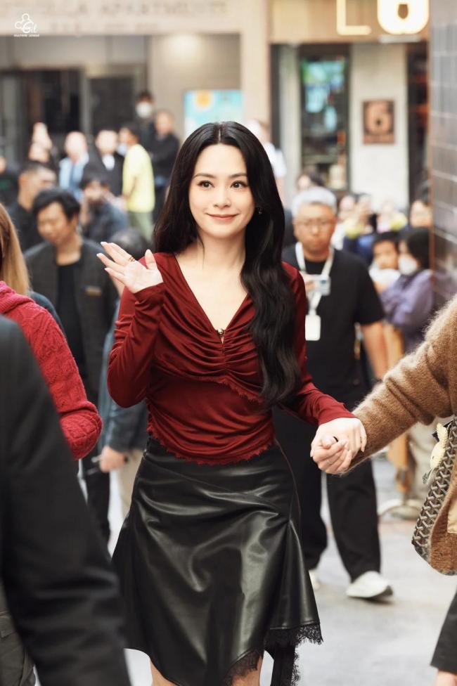 44岁阿娇与43岁阿Sa同框 Twins合体引发“爷青回”热潮