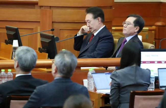 法庭上尹锡悦被包装成当代伽利略