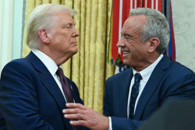 好意思国卫生部长“吐槽”特朗普体质