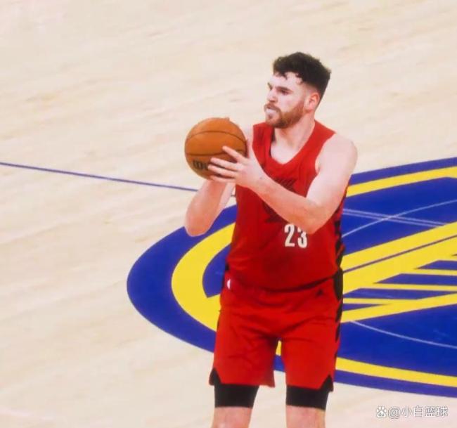 杨瀚森3分2板拼尽全力 名嘴:队友太独了,期待合适球队