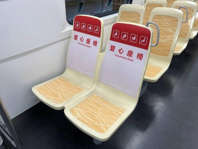 乘坐一东说念主一座的地铁是种啥体验 舒截至拉满