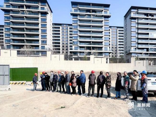 小伙工地旁卖10元管饱卤肉饭爆火 工地“子涵”们走红网络