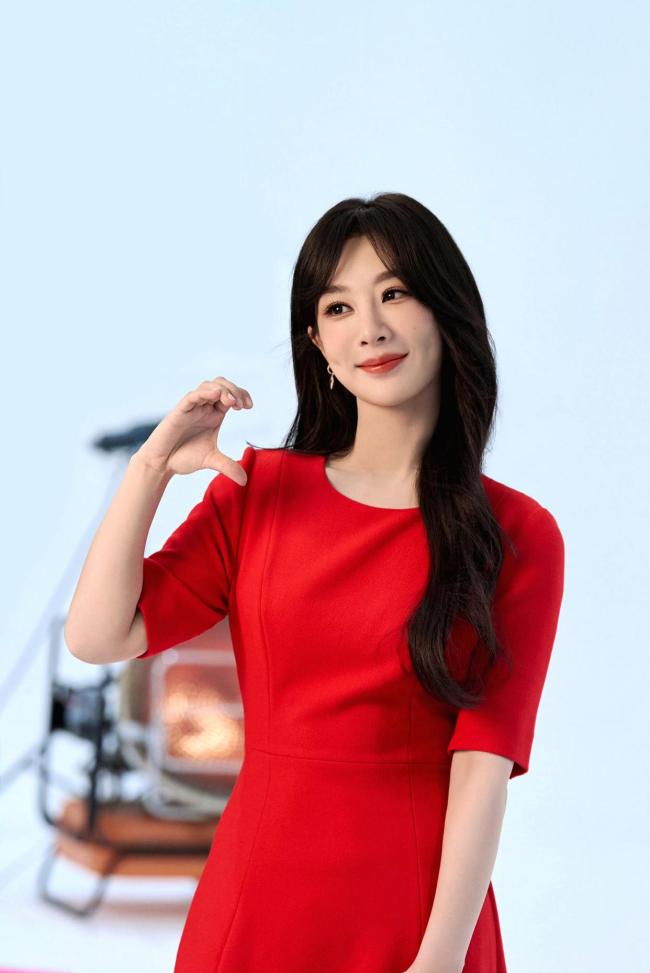 杨紫红裙好明媚