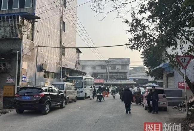 重庆合川庆福村人潮还未完全退去 刨猪汤引发网络狂欢