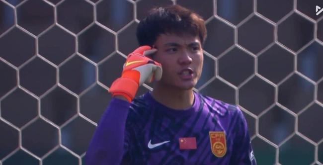 U23国足晋级4强 现场球迷爆哭 钢铁防线创历史