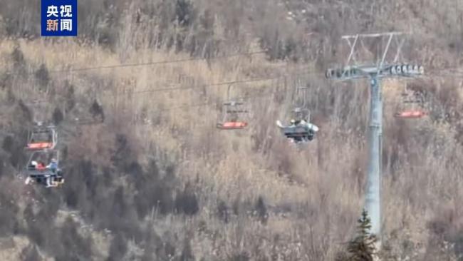 兰州一滑雪🎿场缆车停运被困游客获救