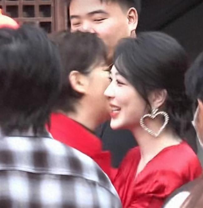 徐帆给杨紫先容犬子