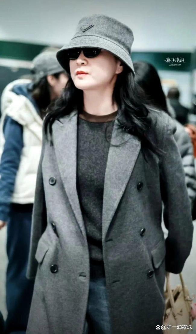 贾玲亮相米兰『时装周』机场路透 健康瘦身气场全开