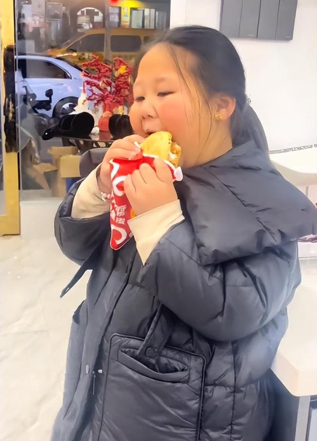 许多家长皆在对小孩进行镜头霸凌 流量期间的家庭教训之痛