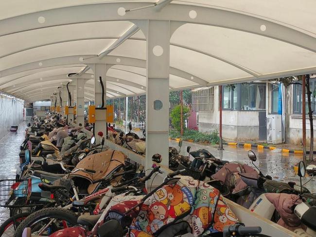 电动车停车乱象如何破局 需综合治理与科学论证