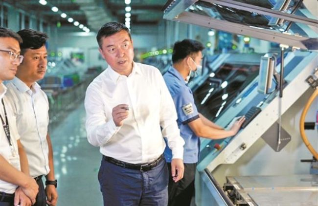 甘肃退伍老兵抱紧黄仁勋狂揽上千亿 从老兵到AI巨头的传说回身