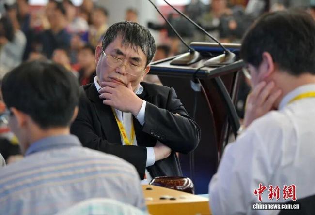 聂卫平用珍藏50年茅台为国足庆功 棋圣的豪情与遗憾