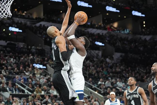 爱德华兹空砍高分你以为缺憾吗