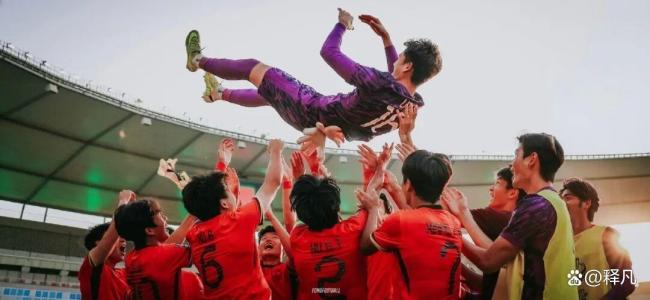 坚如磐石一夫当关!U23国门李昊:扑出了万千球迷久违的眼泪与热血 手套王人扑烂了