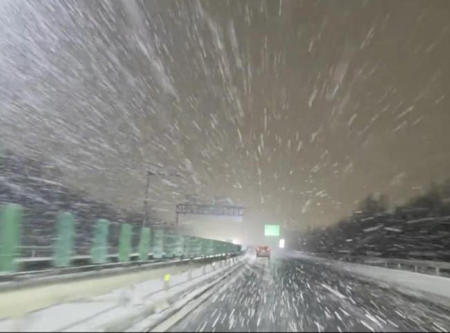 气象部门回应北京鹅毛大雪 回流降雪揭秘