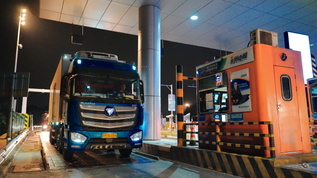 河南趴地菠菜走红 高速绿通送全国 蔬菜“顶流”加速出豫