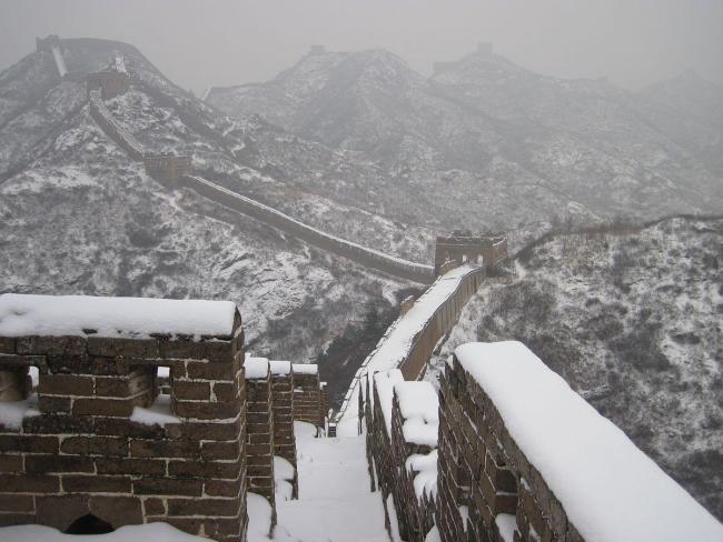 雪后长城秒变滑梯