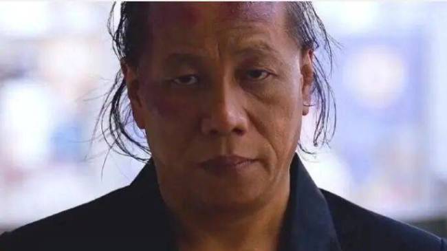 梁小龙本想守秘的 微妙告别激发泪崩