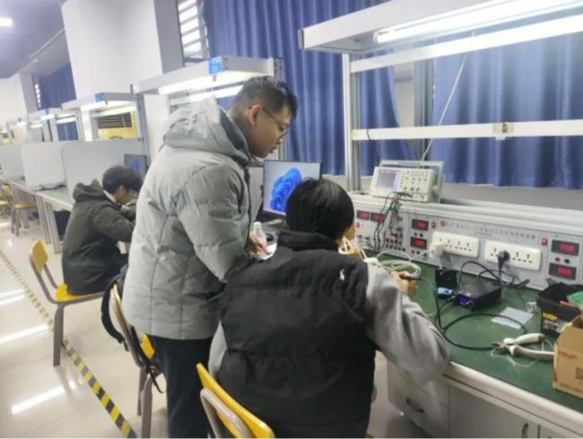 “00后”曹博成享受省政府津贴专家 最年轻获此殊荣者