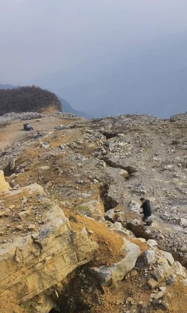 当地回应煤矿所在山体出现裂缝