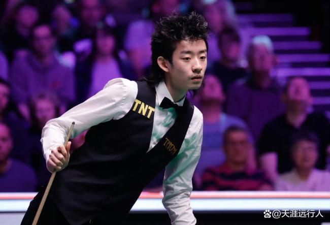 大师级的冠军联赛第五组，赵心童四战四胜暂列第一，大师赛夺冠的囧哥退赛 首日战况激烈