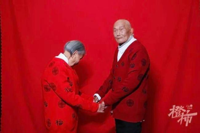 杭州一对百岁夫妻同年同月同日生 共度百岁人生