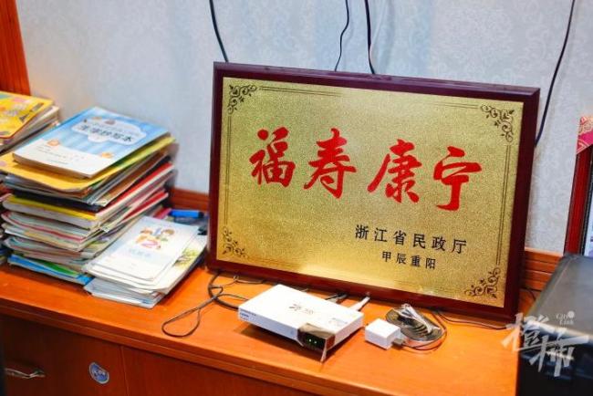 杭州一对百岁夫妻同年同月同日生 共度百岁人生