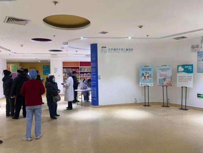 风波中的嫣然天使医院，院方：线下捐款能否填补空白还未知 市民纷纷伸出援手