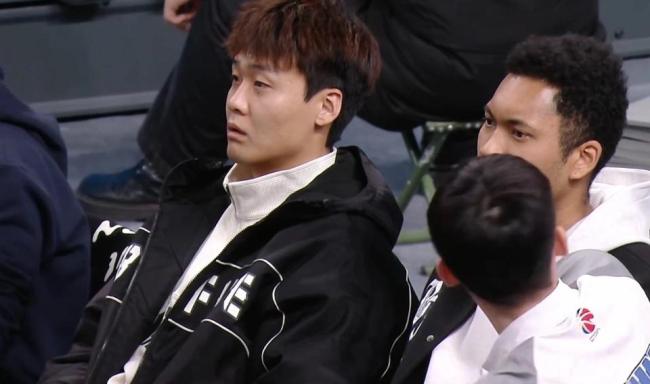 上海与北京对决前瞻，王哲林主场冲击九连胜，伤病名单引发悬念，京沪大战悬念迭起之夜