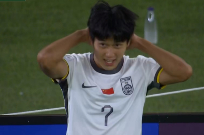 一球成名！国足23岁新星扬眉吐气：曾遭球迷谩骂，如今成为英雄