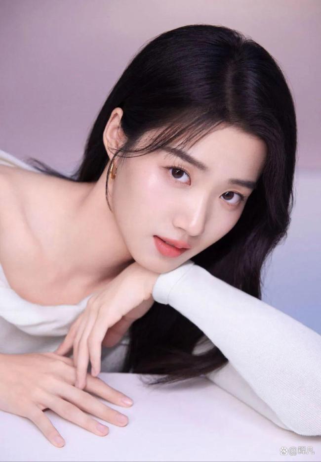 卢昱晓回应跪下和粉丝合照 双向奔赴的仪式感