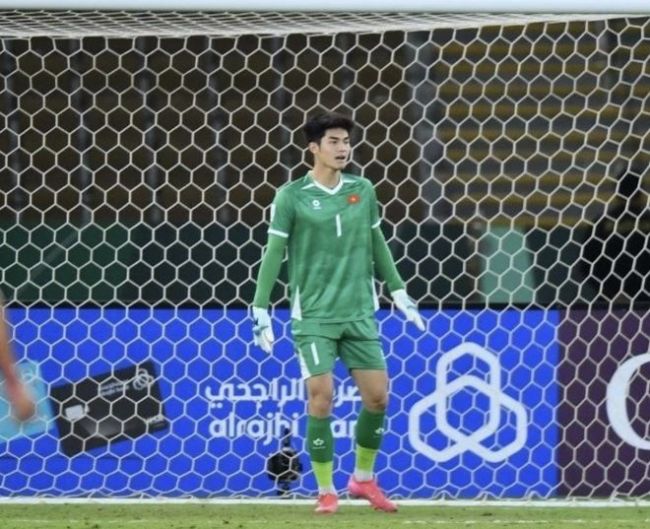 被中国队打哭！越南门将两眼通红接受采访 茫然感慨：他们切号了 国足进攻太犀利