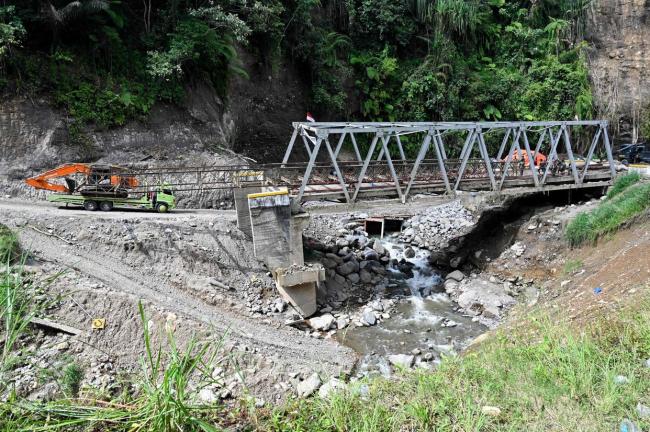 印尼洪灾和山体滑坡已致1200人死亡 失踪人数达143人