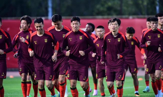 李昊门神！极限飞身扑出越南极具威胁射门，依旧延续封神状态 点球大战再显神威