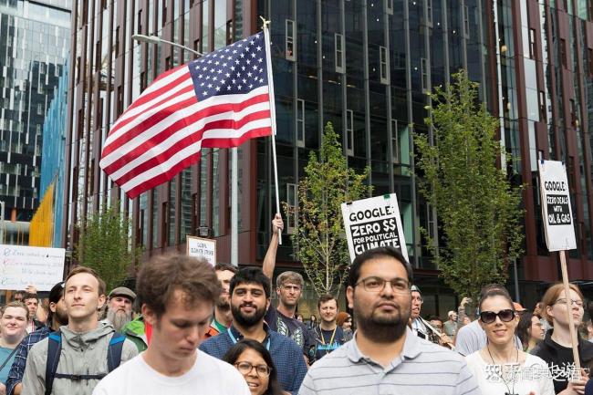 当美国网民淡定谈论“斩杀线”：两种社会的生存底色之差