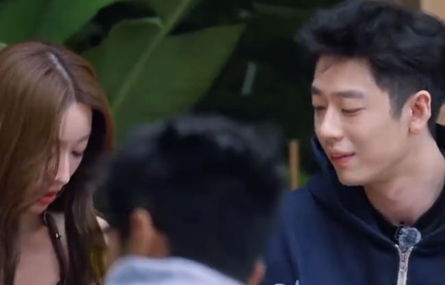 恋综里男嘉宾偷东西给女嘉宾吃 网友：这波操作简直震惊了！