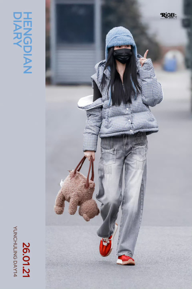 虞书欣穿得好暖和