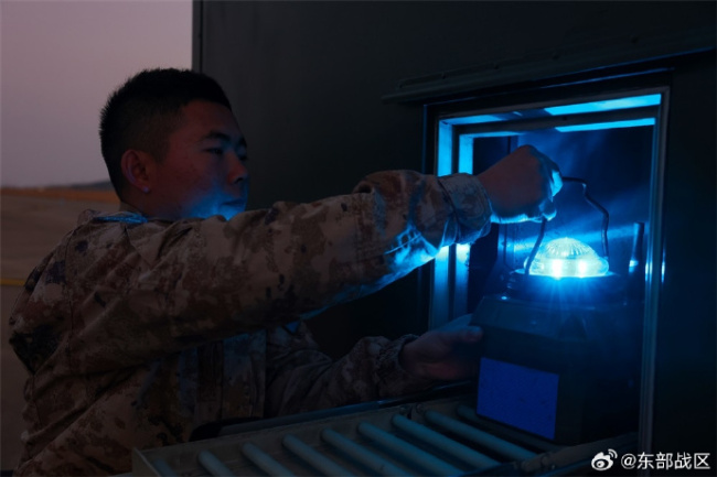 战鹰昼夜“亮剑” 锤炼全天候战斗力 夜航训练提升作战能力