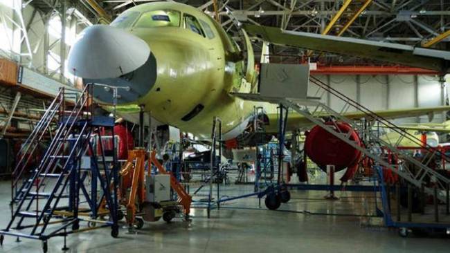 俄罗斯将重启投运数十架老客机 应对制裁困境